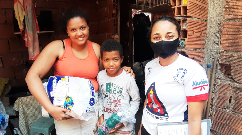 No-meio-da-crise-do-coronavírus,-Projeto-Ajudôu-distribui-100-cestas-básicas-para-alunos-carentes-de-escolas-municipais-de-Timóteo