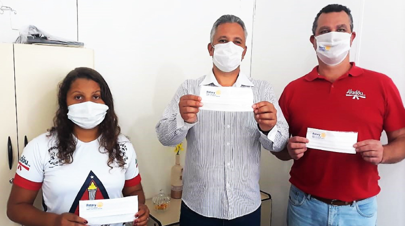 ONG de Timóteo doa máscaras de proteção contra a covid