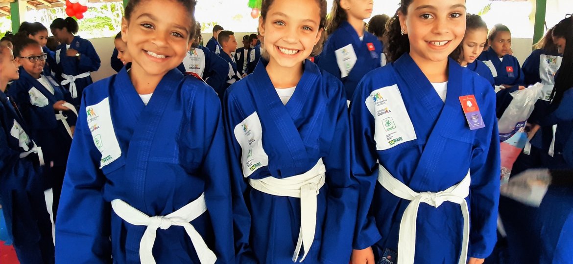 Foto de alunas do projeto social Cidade Olímpica do Ajudôu em Minas Gerais.