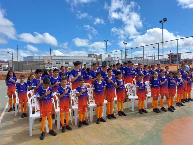 Ajudôu e Aperam entregam 400 uniformes para alunos do projeto Mais Esporte no Vale do Jequitinhonha (4)