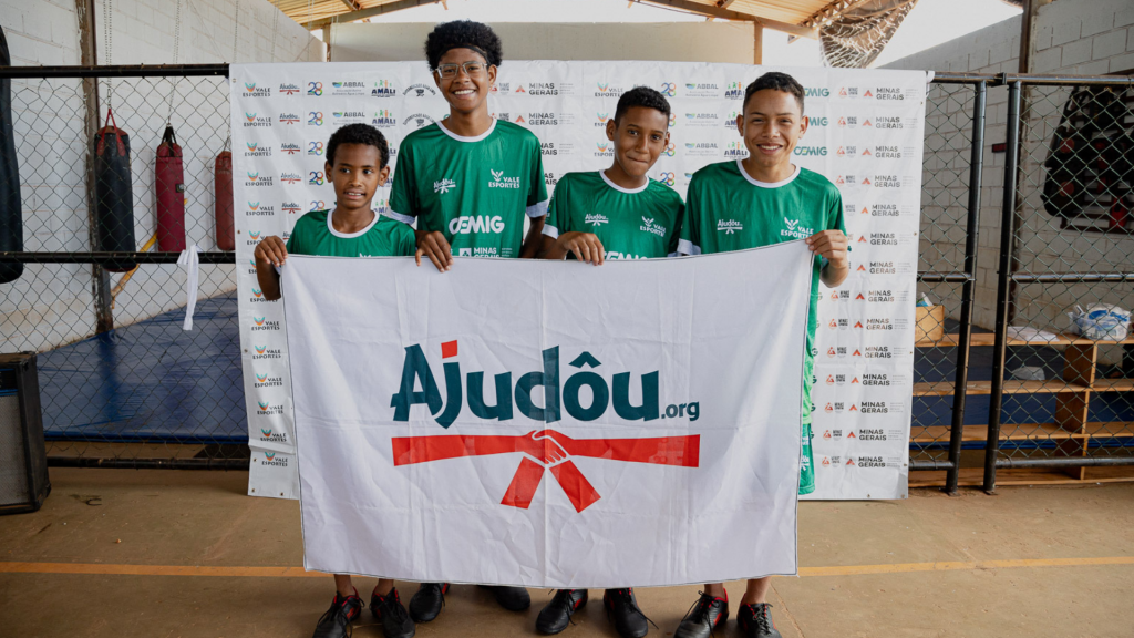 ONG Ajudôu oferece aulas gratuitas de judô e futsal em Minas Gerais. 