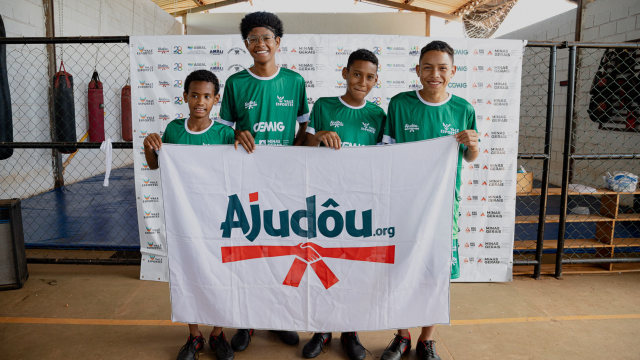 ONG Ajudôu oferece aulas gratuitas de judô e futsal em Minas Gerais.