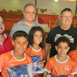 Representantes do 1°, 2 e 3° setor na abertura do projeto social desportivo Cidade Olímpica