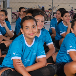 Crianças em projeto apoiado pela Lei Federal de Incentivo ao Esporte, em Naque (MG), realizado pelo Ajudôu com patrocínio da Vale.